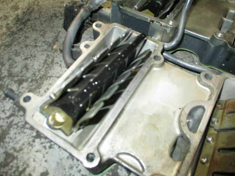 1996 Yamaha 250hp VX SWS 2-stroke outboard intake manifold w reeds 61a-13641-
