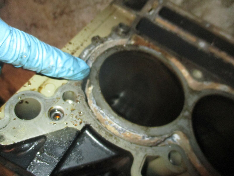 Suzuki DF115 115hp outboard crankcase block