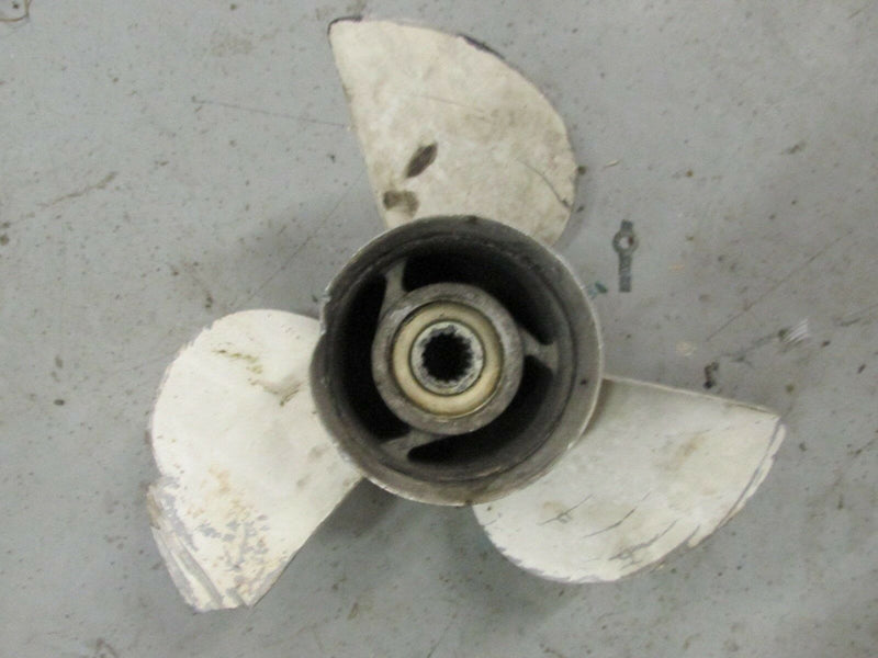 Yamaha aluminum propellor 17 pitch M sized hub