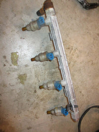 Load image into Gallery viewer, Suzuki DF70 70hp outboard fuel rail and injector set (15751-99E00)
