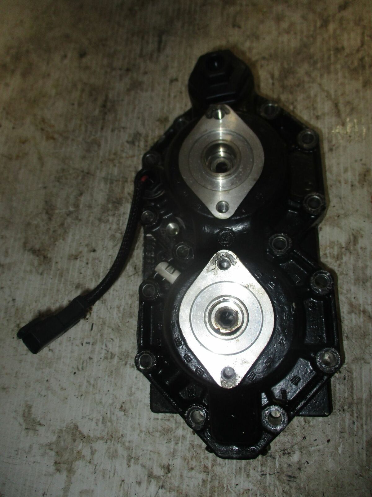 Evinrude Ficht 115hp outboard port cylinder head (0343627)