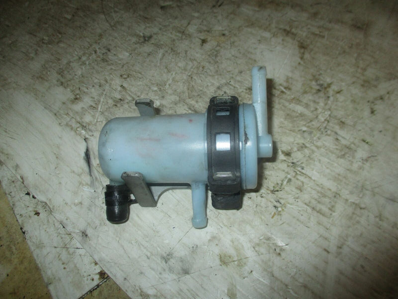 Suzuki DF150 150hp outboard fuel filter and bracket (15410-96J00)
