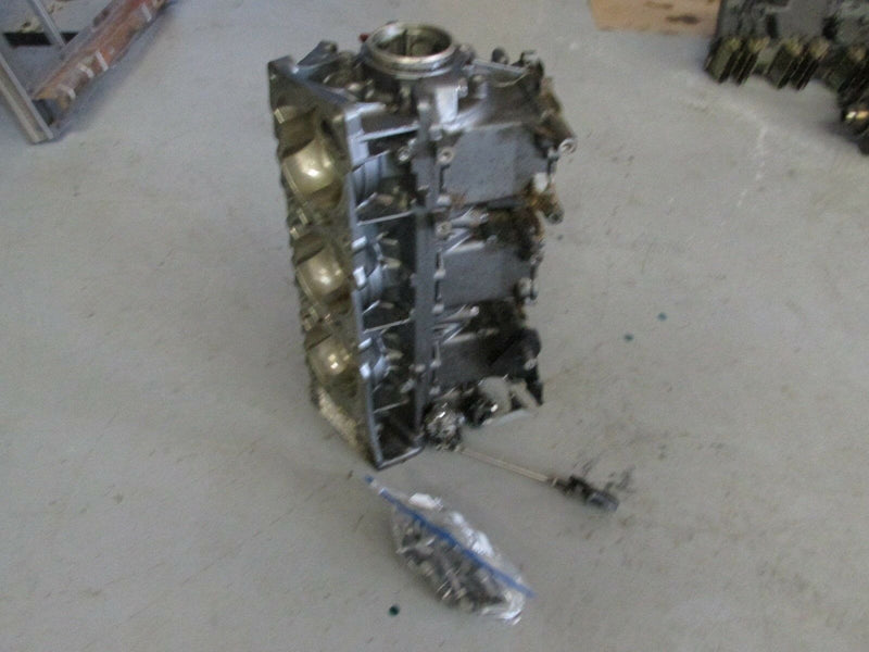 1994 Suzuki Outboard DT 150 200 20002-461063 crankcase 11300-87D54-0ED