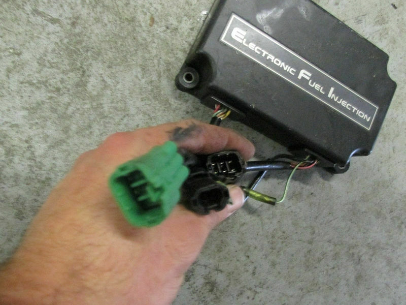 1999 Suzuki outboard DT 225hp 2-stroke electronic fuel injection 33920-92E03