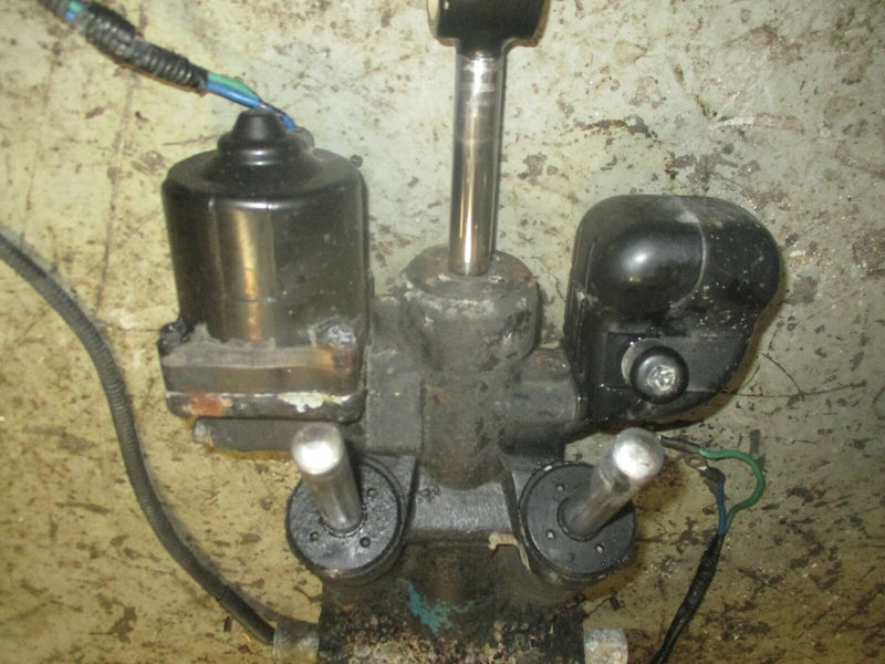 Suzuki DF70 70hp outboard tilt trim unit