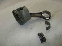 Load image into Gallery viewer, Evinrude 150hp Ocean Pro outboard starboard piston and rod 436243
