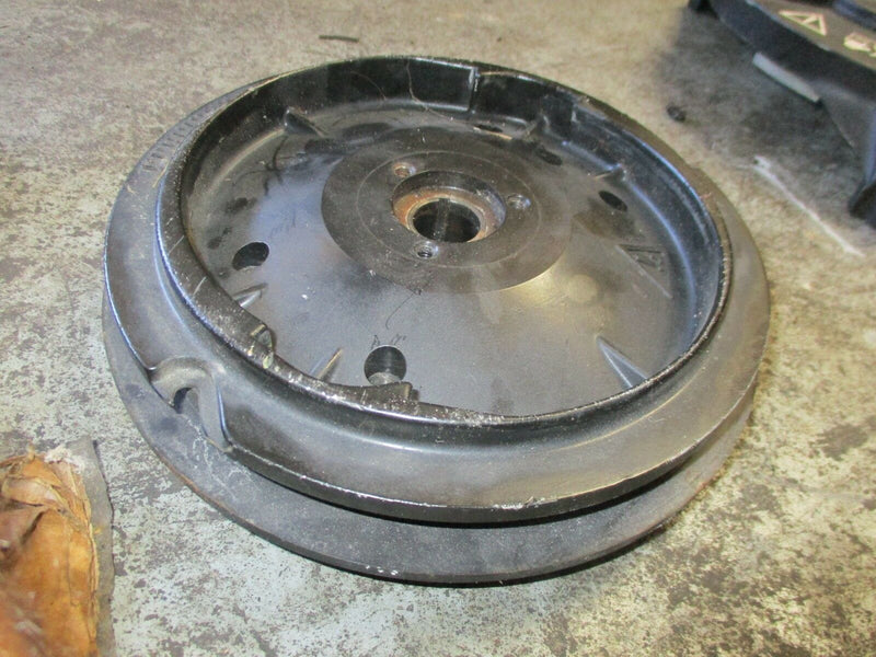 1995-1996 Johnson/Evinrude Military outboard 35hp AML35D flywheel 583002