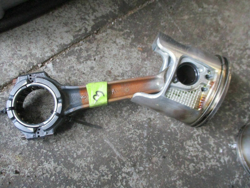 2002 Yamaha 225 hp SWSII OX66 aftermarket starboard piston and rod 100-285S