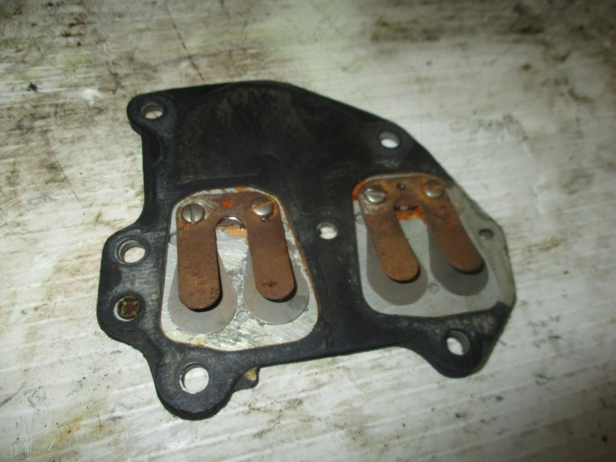 Johnson 9.9hp outboard intake manifold with reed valve