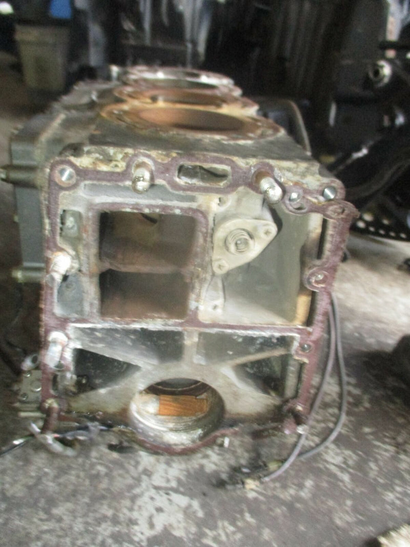 Suzuki DT115 115hp outboard crankcase block
