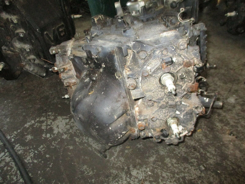 Evinrude outboard 100 hp 2-stroke E100STLESB crankcase powerhead