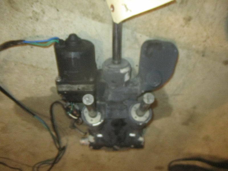 2004 Evinrude Ficht E250FPXSRM Outboard Tilt Trim Unit (Bottom pinion cut)