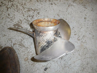 Load image into Gallery viewer, 1982 Evinrude 70hp E70ELCNB Painted steel propeller 13 3/8x15p 389948
