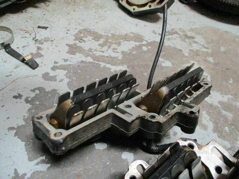 1993 Johnson 225hp Oceanrunner outboard intake manifold with reeds 338800 338798