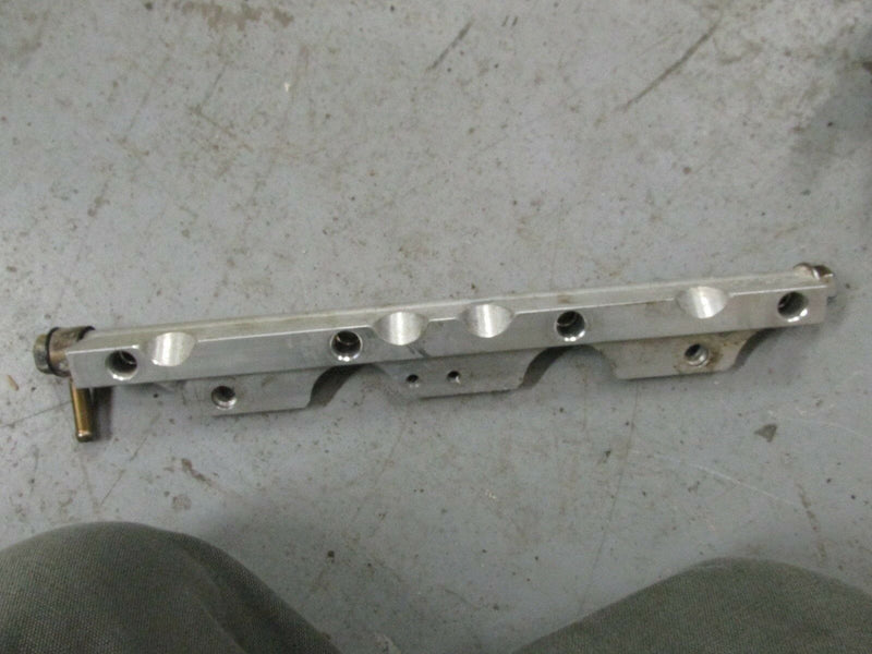 2002 Suzuki DF140 14001F-374182 fuel rail 15751-90J02