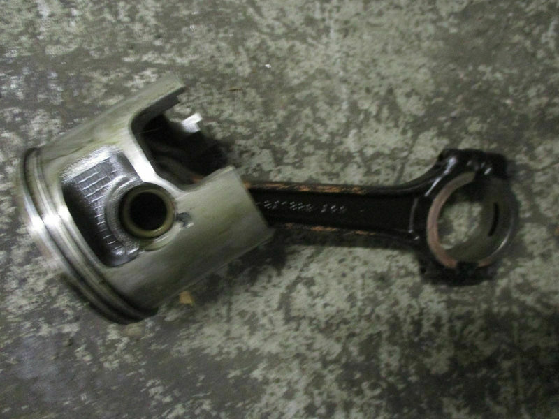 2001 Mercury 225hp 2 stroke outboard starboard piston and rod