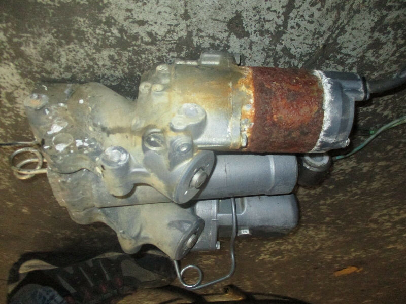 1994 yamaha 130hp 2-stroke outboard power tilt and trim unit