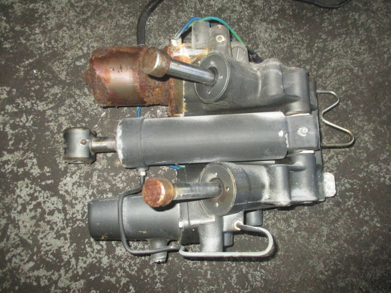 Suzuki DT225 225hp 2 stroke outboard tilt trim unit