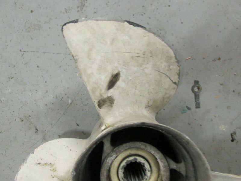 Yamaha aluminum propellor 17 pitch M sized hub