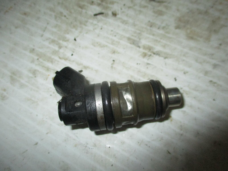 Suzuki DT140 140hp outboard fuel injector (15710-94900)