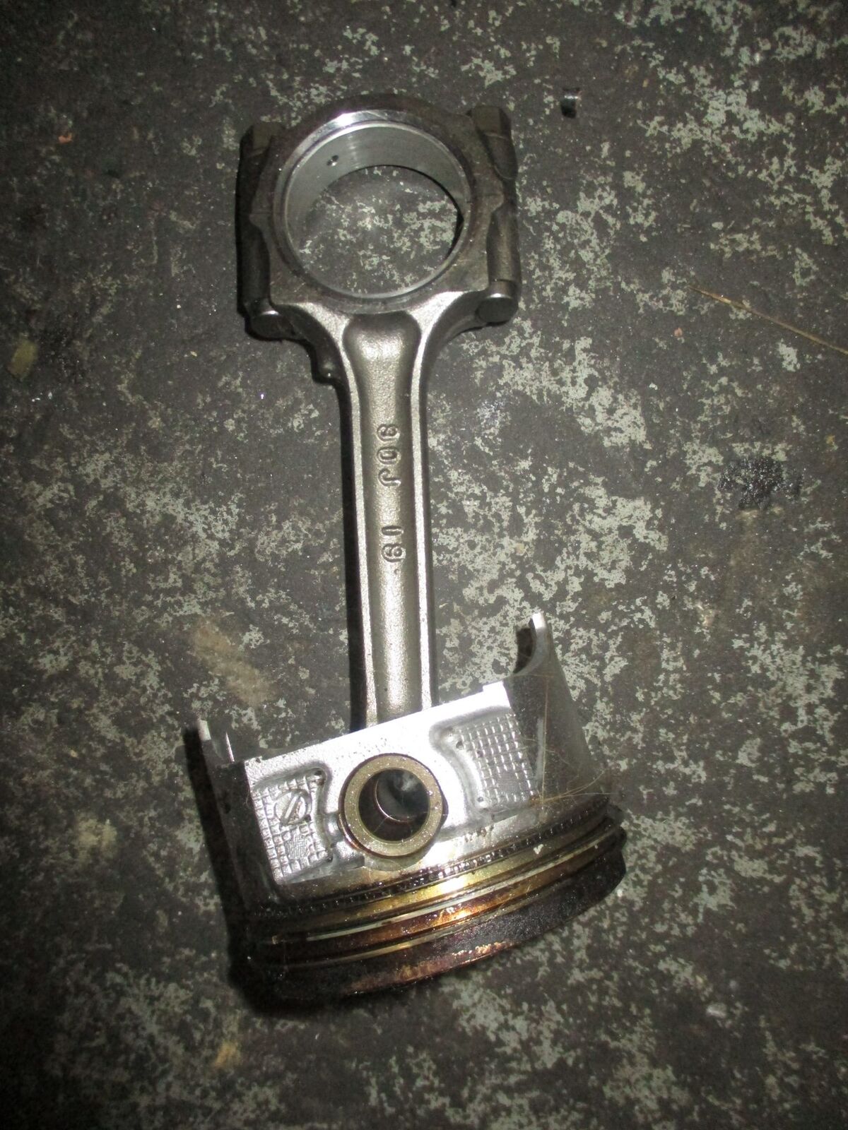 Suzuki DF90 90 hp outboard piston and connecting rod (12111-90J01)