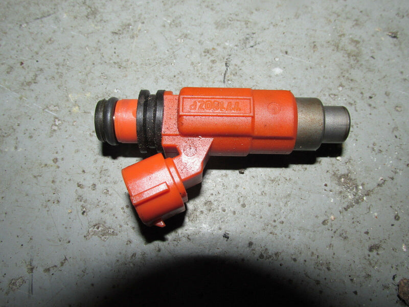 2001 Suzuki outboard DF90 Fuel Injector Set 15710-65D00