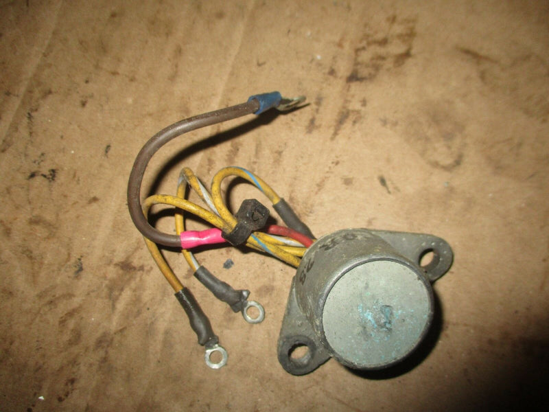 1983 Evinrude 35hp outboard 2-stroke rectifier regulator 0581778