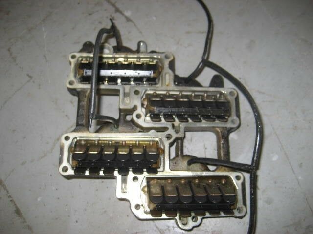 Johnson outboard 200 hp V6 ocean runner  reed valve 340758, 340793