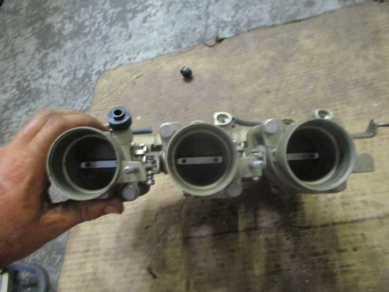 2005 Yamaha 225hp 4-stroke outboard port intake manifold 69j-13642