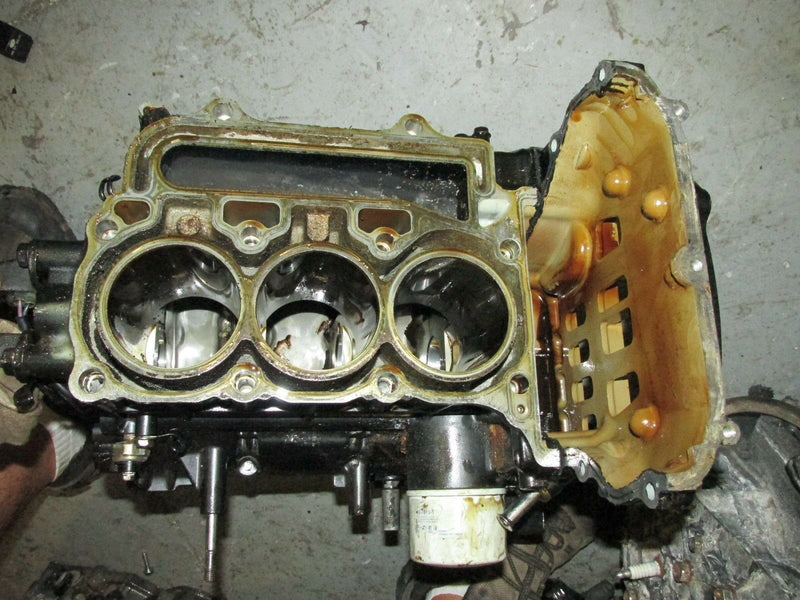 1999 Suzuki outboard DF 40 04001F-971122 4-stroke crankcase 11300-87J01-019
