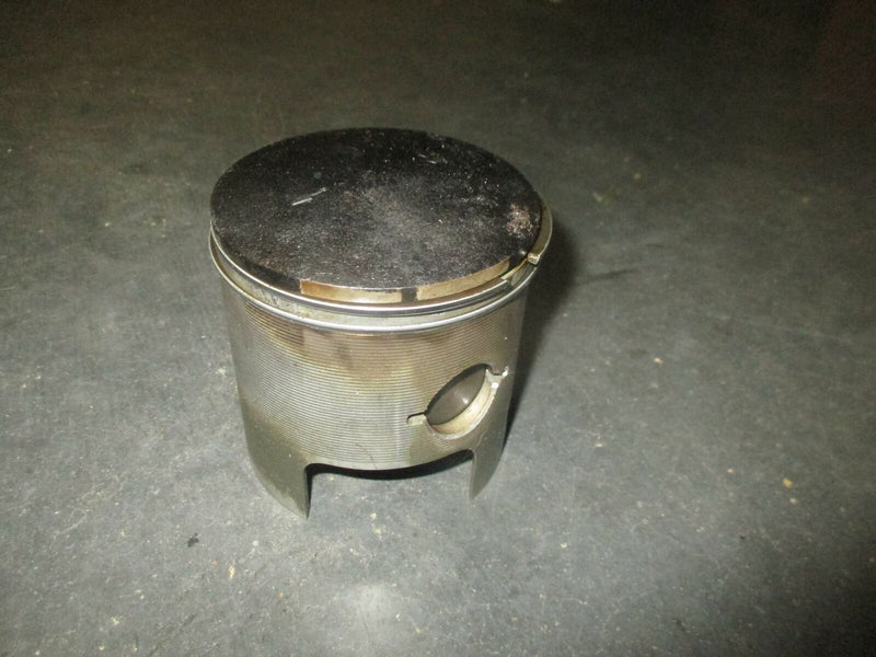 Suzuki DT200 200hp outboard starboard piston