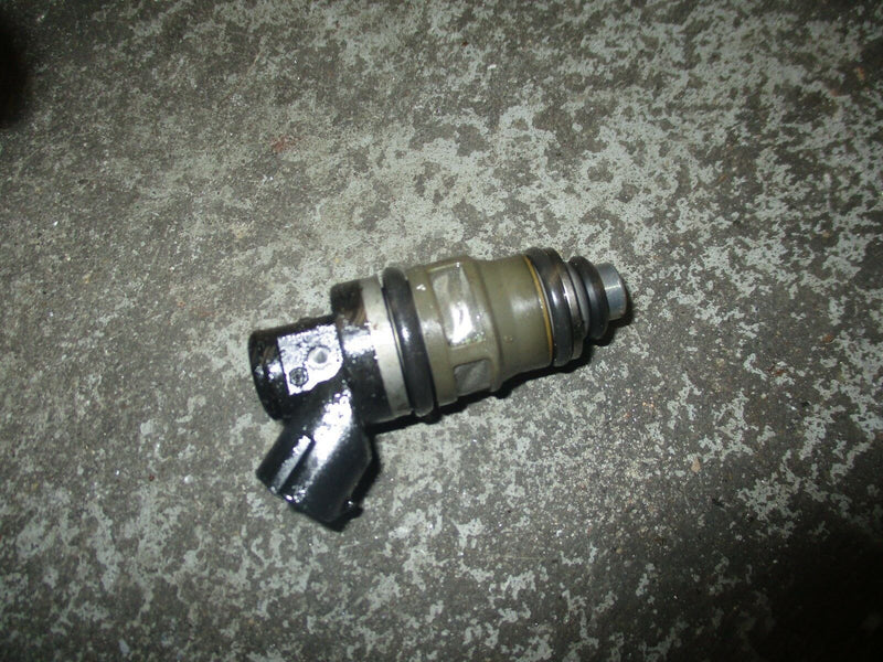 2003 Suzuki DT200hp outboard fuel injector 15710-94900