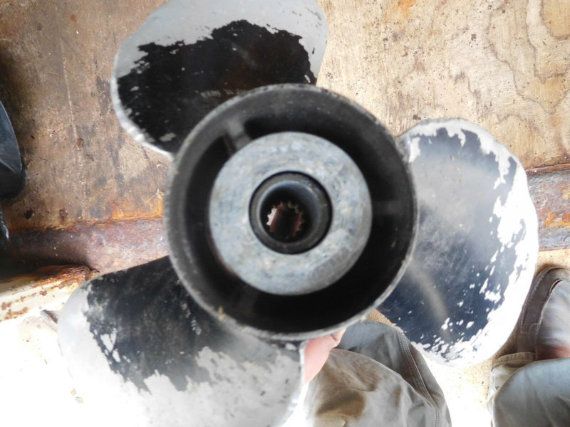 Suzuki outboard aluminum propellor 3 blade V1700 13 1/4 x 17