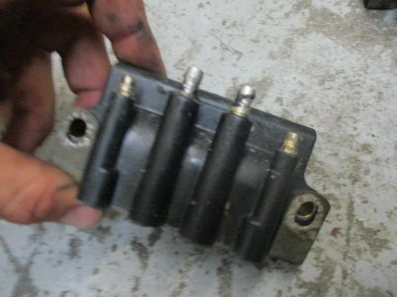 2000 Evinrude 175hp Ficht outboard dual ignition coil 583740