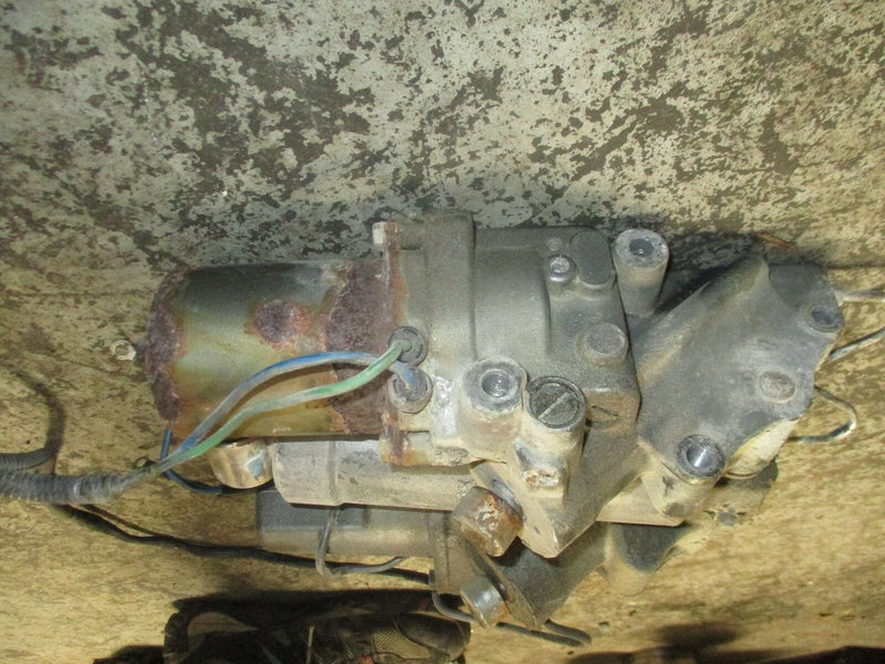1996 Suzuki outboard DT 225hp 2-stroke power tilt and trim unit