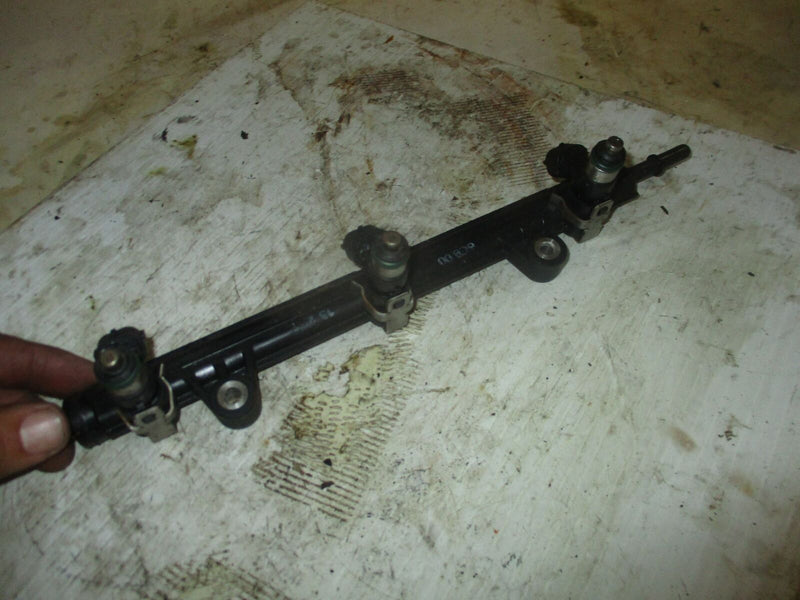 Yamaha 300hp 4 stroke outboard fuel rail with injector set (6AW-13761-00)