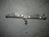 Load image into Gallery viewer, 2005 Suzuki Outboard DF140 4 stroke Fuel Rail 15751-90J03
