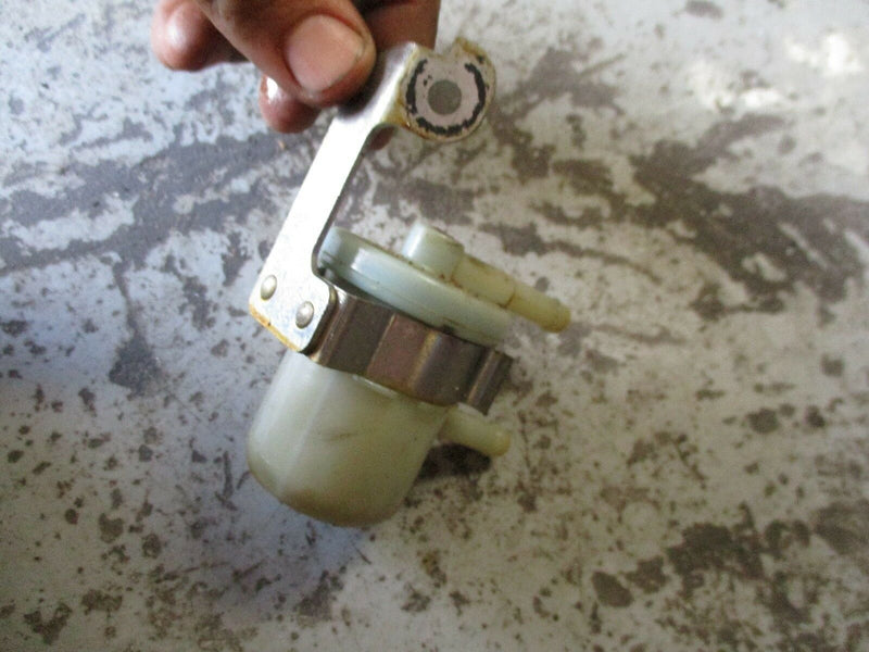 1999 Suzuki DF40 4-stroke outboard fuel filter and bracket