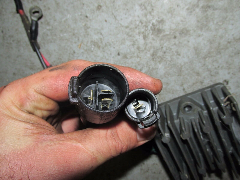 1998 Yamaha outboard 175hp carbureted S175TXRW rectifier regulator 6R3-81960-10