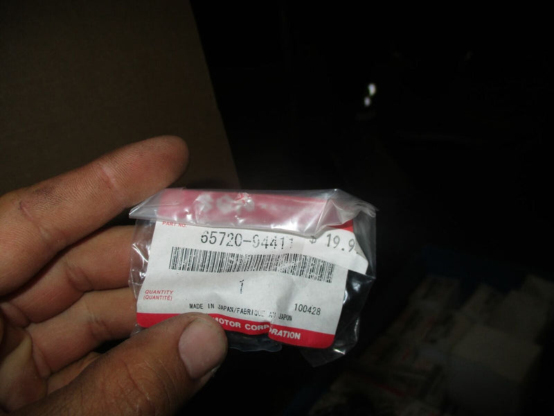 NEW OEM Suzuki outboard fuel connector (65720-94411)