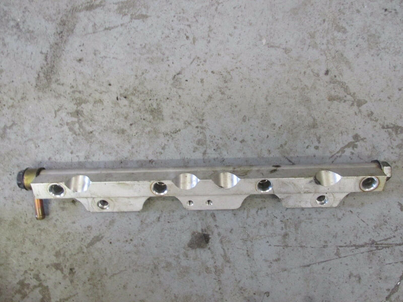 2001 Suzuki DF 90 09001F-151667 4 stroke fuel rail 15750-90J00