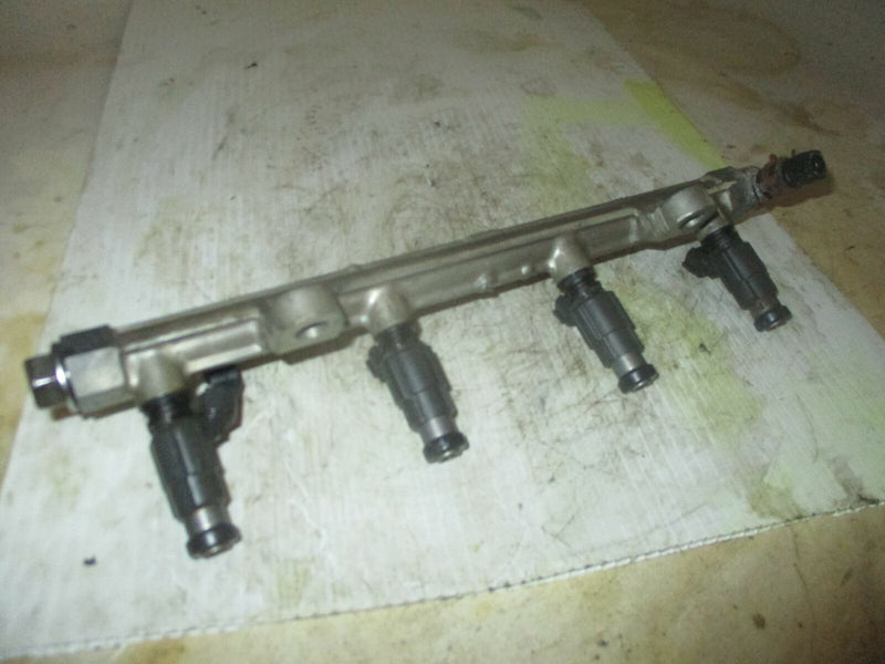 Suzuki DF70 70hp outboard fuel rail and injector set (15751-99E00)
