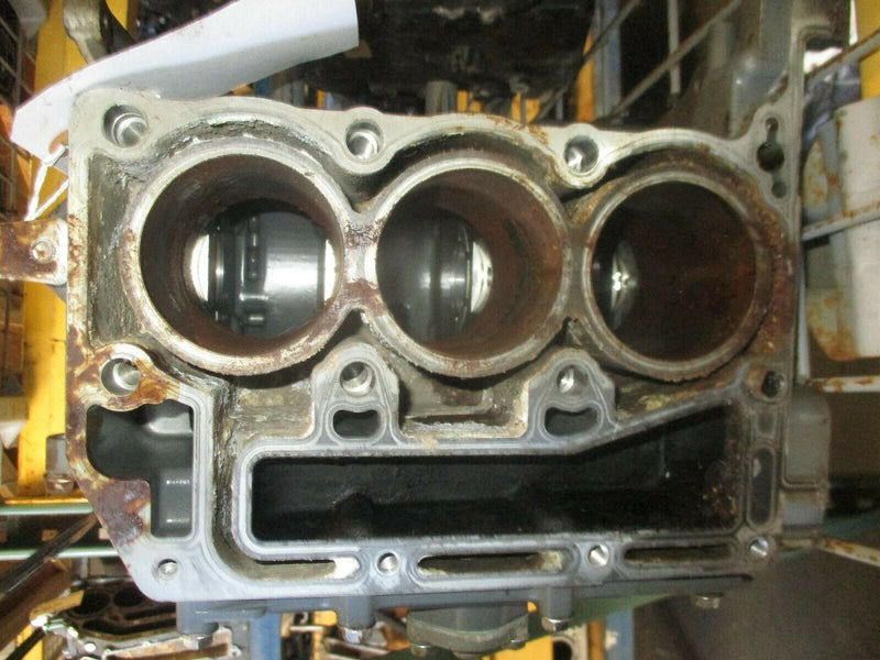 2004 Johnson/Suzuki 25hp 4 stroke outboard crankcase block