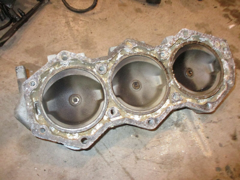 Evinrude 175hp 2 stroke outboard starboard cylinder head (328325)