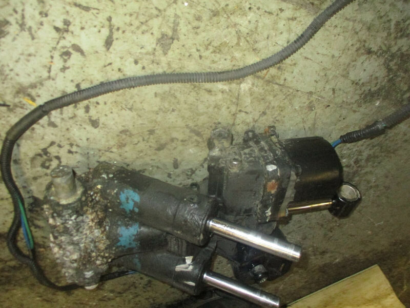 Suzuki DF70 70hp outboard tilt trim unit