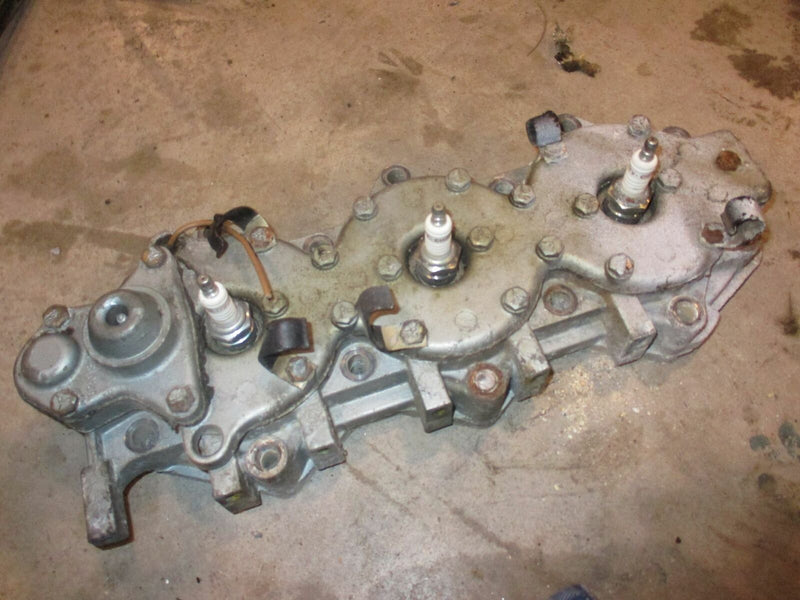 Evinrude 175hp 2 stroke outboard starboard cylinder head (328325)
