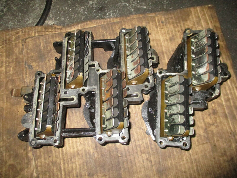 1998 Johnson 200hp oceanrunner 2-stroke outboard intake manifold reeds 0437340