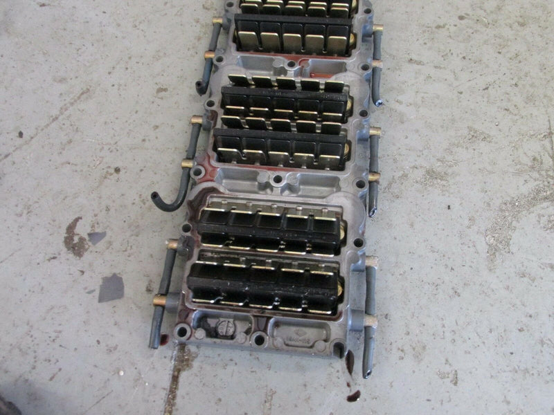 2000 Yamaha outboard Z200TXRY 2 stroke 200hp HPDI intake manifold 65L-13610-01-0