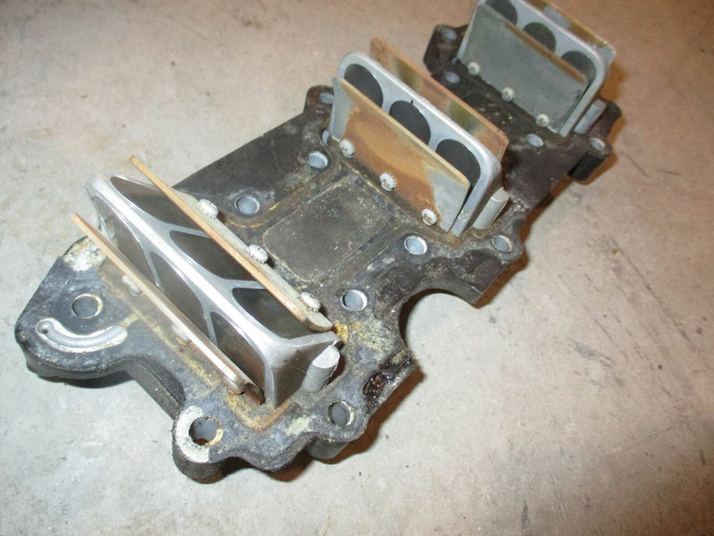 Evinrude Sea Horse 70hp outboard intake manifold with reed valves (186548)