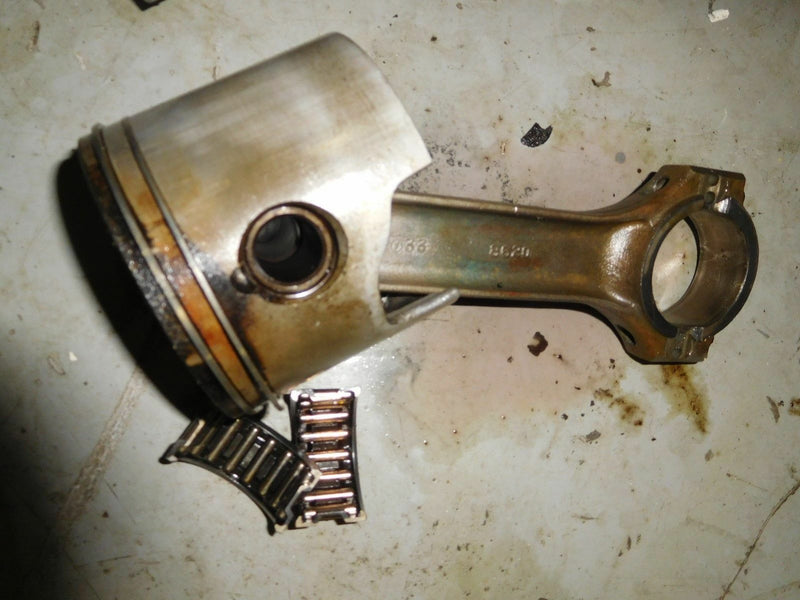 1988 Johnson J200TXCCR outboard Port piston and rod 398699, 329876